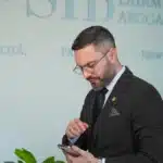 Dr. Camilo Martínez, CEO de consumidorfinanciero.com, líder en asesoría legal para personas con deudas.