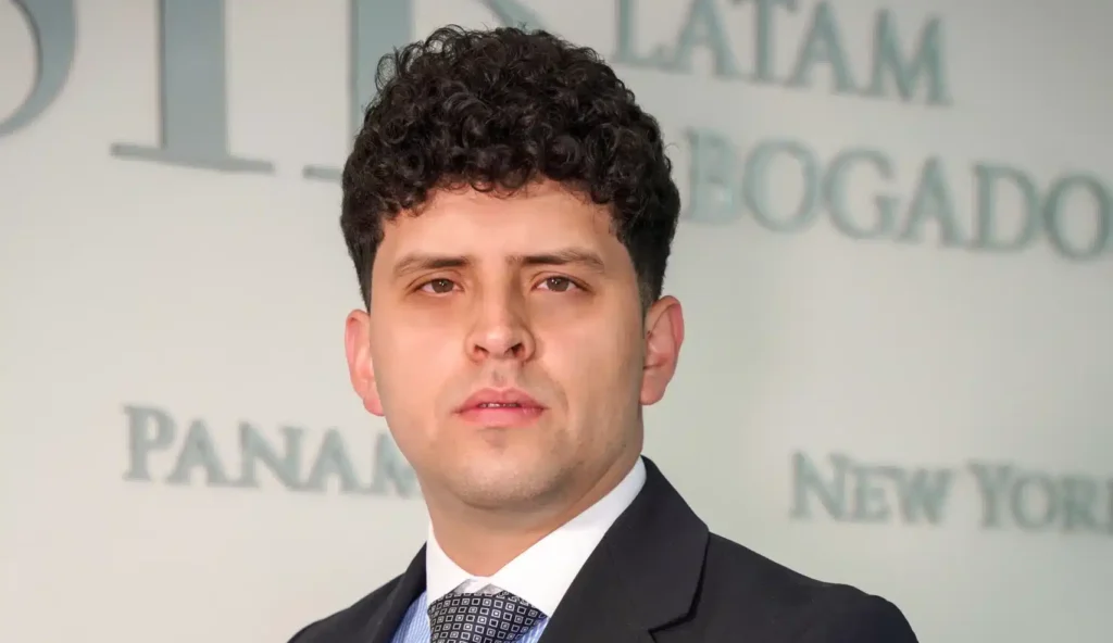 Dr. Andrés Perilla, abogado asociado en consumidorfinanciero.com, con experiencia en derecho civil e insolvencia.