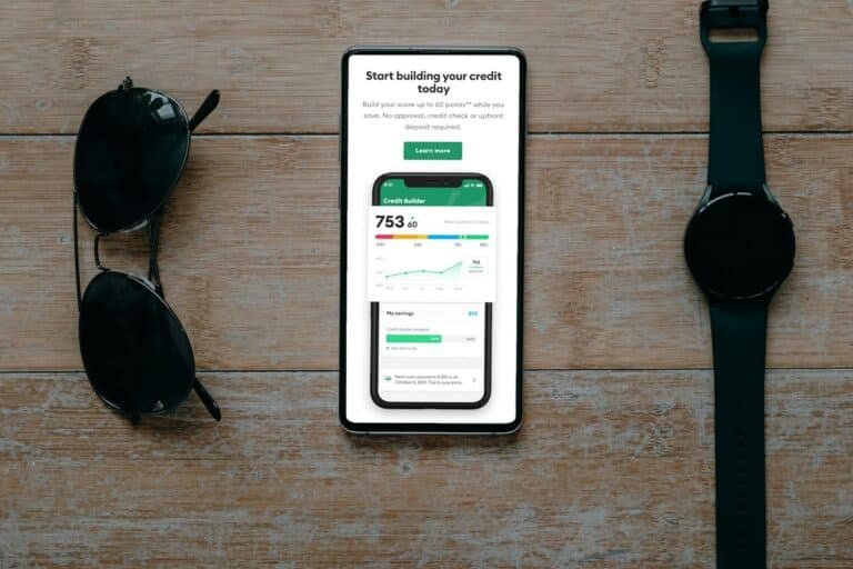 Celular con la consulta del puntaje de crédito, reporte negativo en DataCrédito